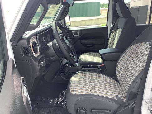 New 2026 Jeep Gladiator Sport AWD/4WD image 13