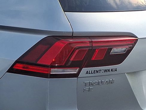 Used 2021 Volkswagen Tiguan SE R-Line AWD/4WD image 10