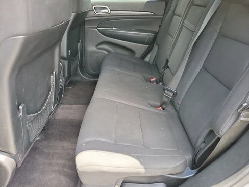 Used 2018 Jeep Grand Cherokee Laredo RWD image 15