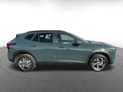 Used 2025 Chevrolet Trax LT image 16