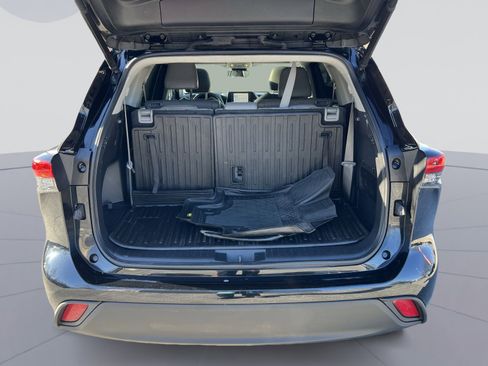 Used 2021 Toyota Highlander XLE image 26