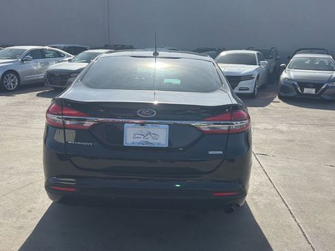 Used 2018 Ford Fusion SE w/ Fusion SE Technology Package image 6