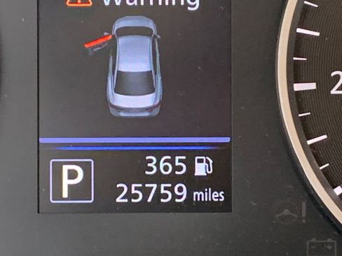 Used 2025 Nissan Sentra S image 9