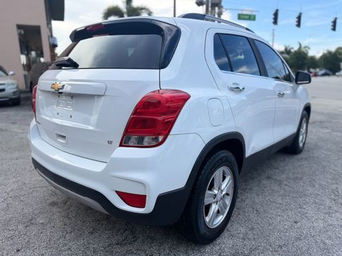 Used 2017 Chevrolet Trax LT w/ LT Convenience Package FWD image 5