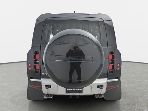 Used 2024 Land Rover Defender 110 SE image 6