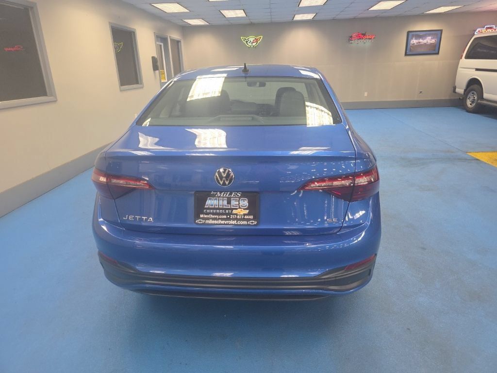Used 2024 Volkswagen Jetta SE FWD image 4