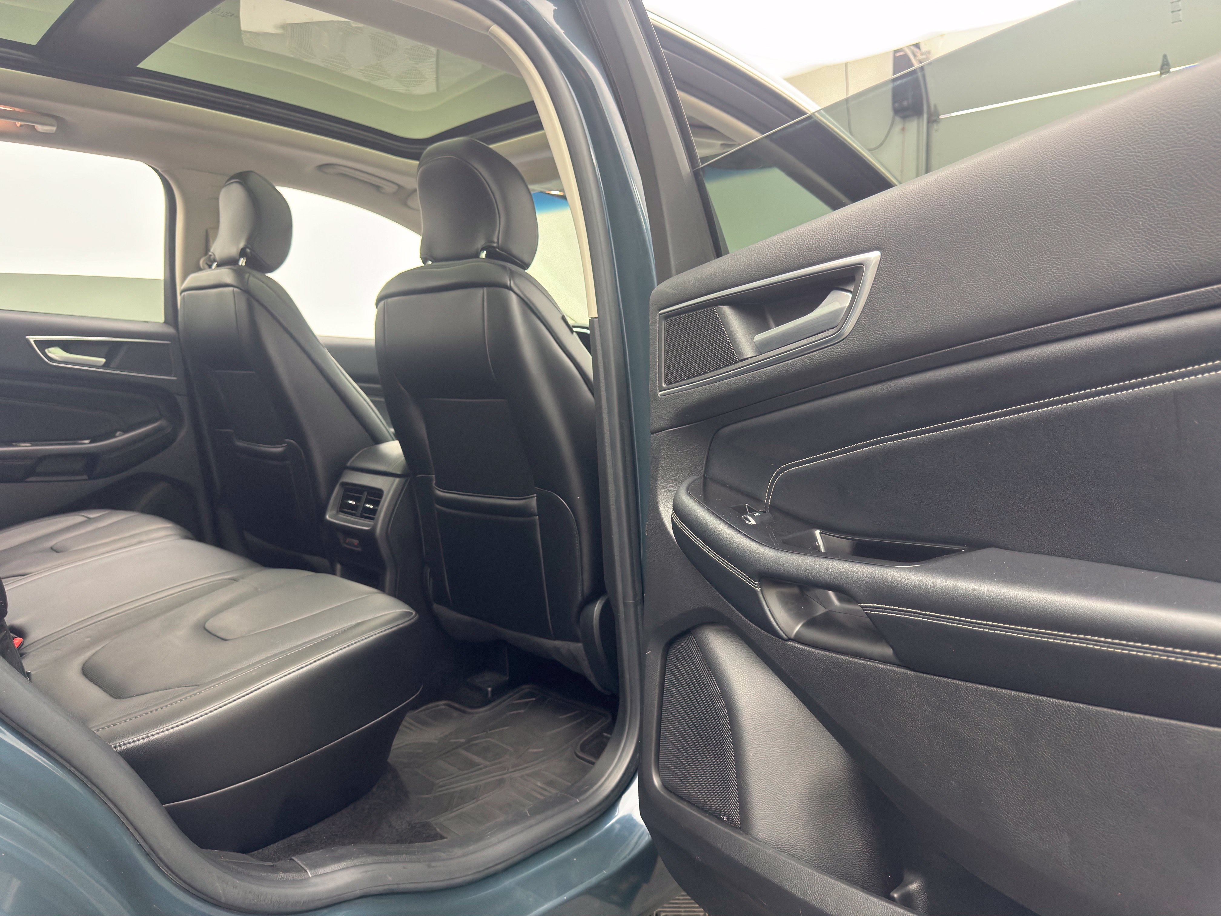 Used 2016 Ford Edge Titanium w/ Equipment Group 301A AWD/4WD image 36