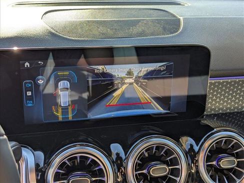 Used 2025 Mercedes-Benz GLB 250 GLB 250 image 12