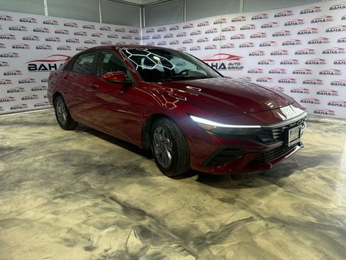 Used 2024 Hyundai Elantra SEL image 4