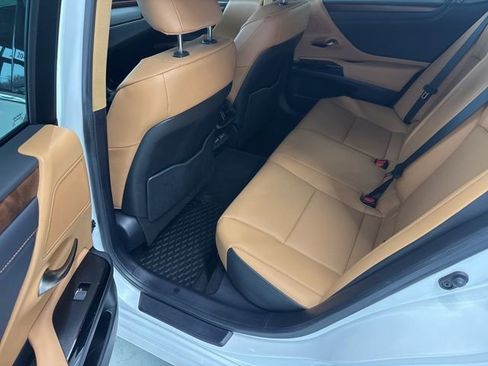 Used 2024 Lexus ES 250 w/ Premium Package image 19