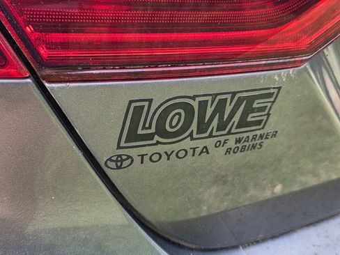 Used 2019 Toyota Camry XLE FWD image 5
