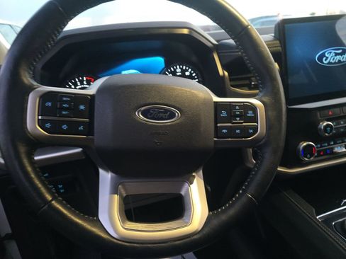 Used 2023 Ford Expedition XLT image 16