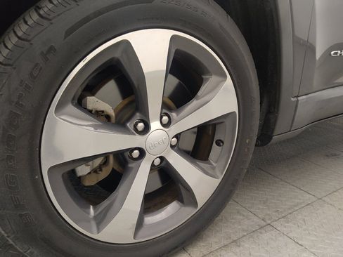 Used 2019 Jeep Cherokee Limited FWD image 31