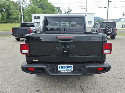 Used 2022 Jeep Gladiator Sport AWD/4WD image 4