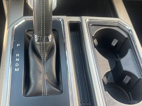 Used 2018 Ford F150 Lariat w/ Equipment Group 502A Luxury AWD/4WD image 15