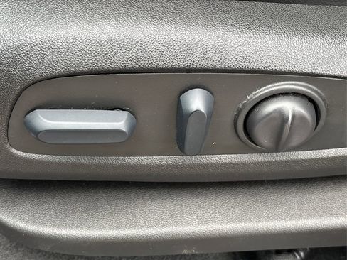 Used 2022 Chevrolet Equinox RS image 38