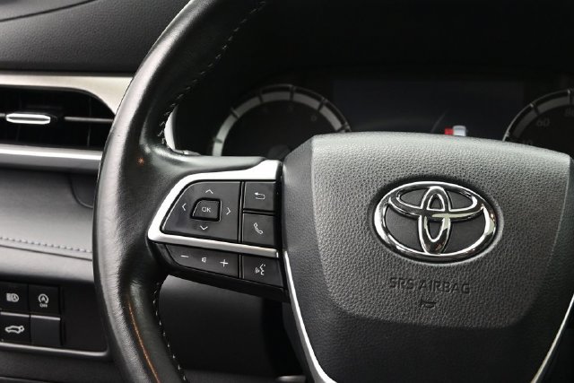 Used 2023 Toyota Highlander XLE AWD/4WD image 28