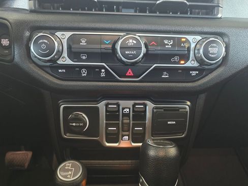Used 2024 Jeep Gladiator Sport AWD/4WD image 39