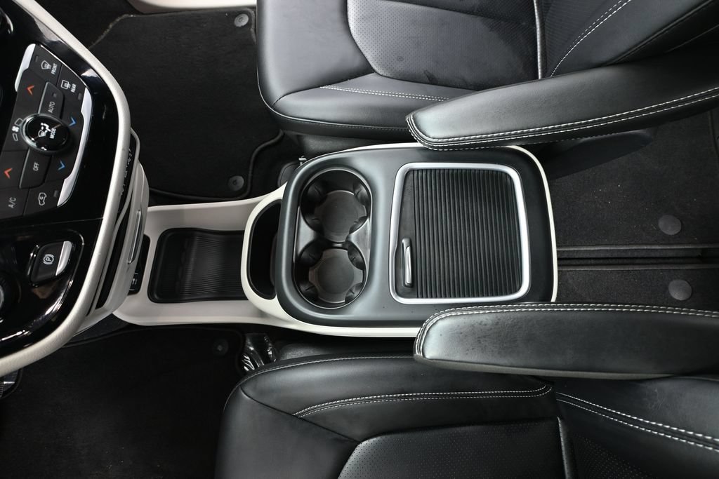 Used 2024 Chrysler Pacifica Touring-L FWD image 25