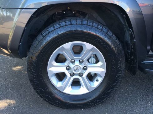 Used 2021 Toyota 4Runner SR5 Premium w/ Moonroof Package AWD/4WD image 39