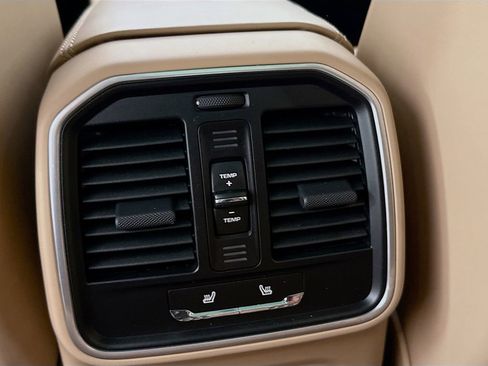 Used 2023 Porsche Macan image 27