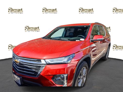 Used 2023 Chevrolet Traverse LT image 1