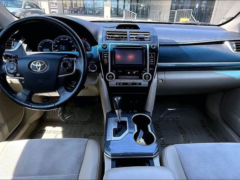 Used 2012 Toyota Camry XLE w/ Leather Pkg FWD image 11