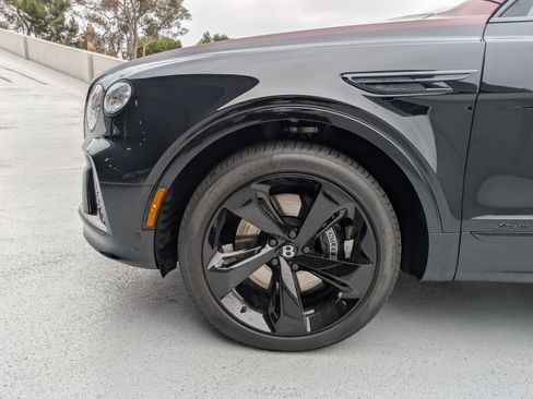 Certified 2025 Bentley Bentayga image 7