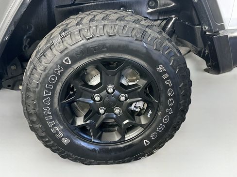 Used 2023 Jeep Wrangler Unlimited AWD/4WD image 11