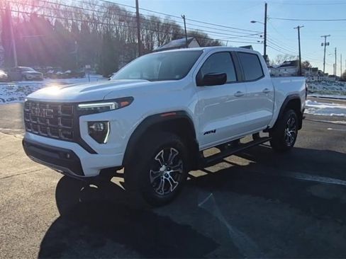 Used 2025 GMC Canyon AT4 w/ Technology Plus Package image 5