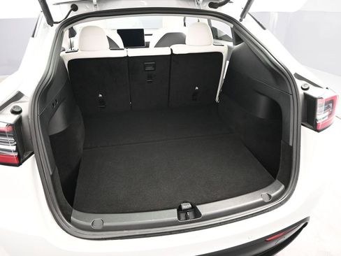 Used 2022 Tesla Model Y Long Range image 31