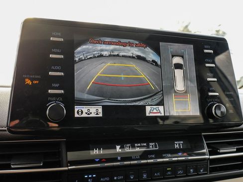 Used 2022 Toyota Sienna Platinum image 26