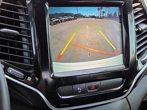Used 2019 Jeep Cherokee High Altitude AWD/4WD image 12