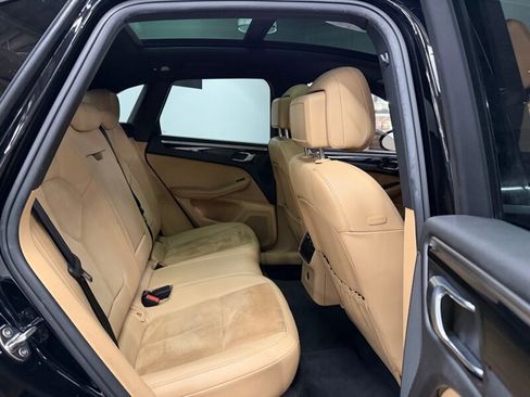 Used 2018 Porsche Macan image 35