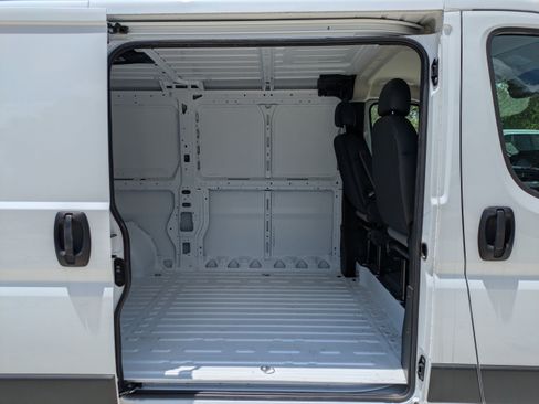 Used 2025 RAM ProMaster 2500 w/ Convenience Group FWD image 12