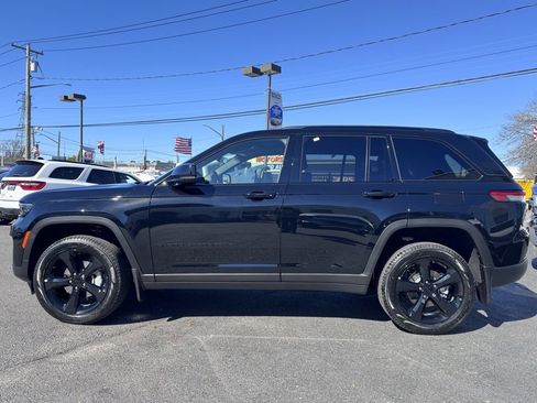 New 2025 Jeep Grand Cherokee Limited w/ Black Appearance Package image 4