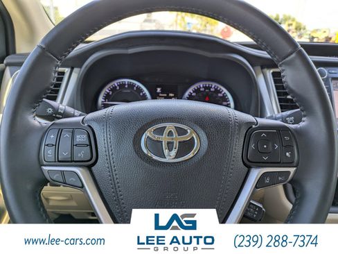 Used 2019 Toyota Highlander Limited image 25