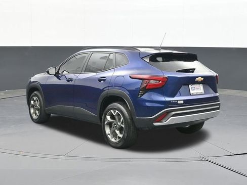 Used 2024 Chevrolet Trax LT w/ Driver Confidence Package image 9