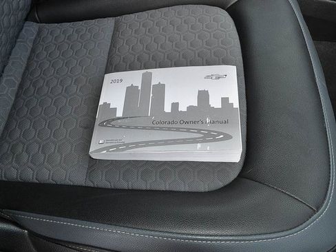 Used 2019 Chevrolet Colorado Z71 image 24