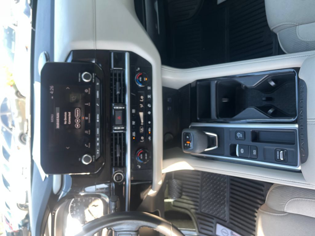 Used 2024 Nissan Pathfinder SV FWD image 29