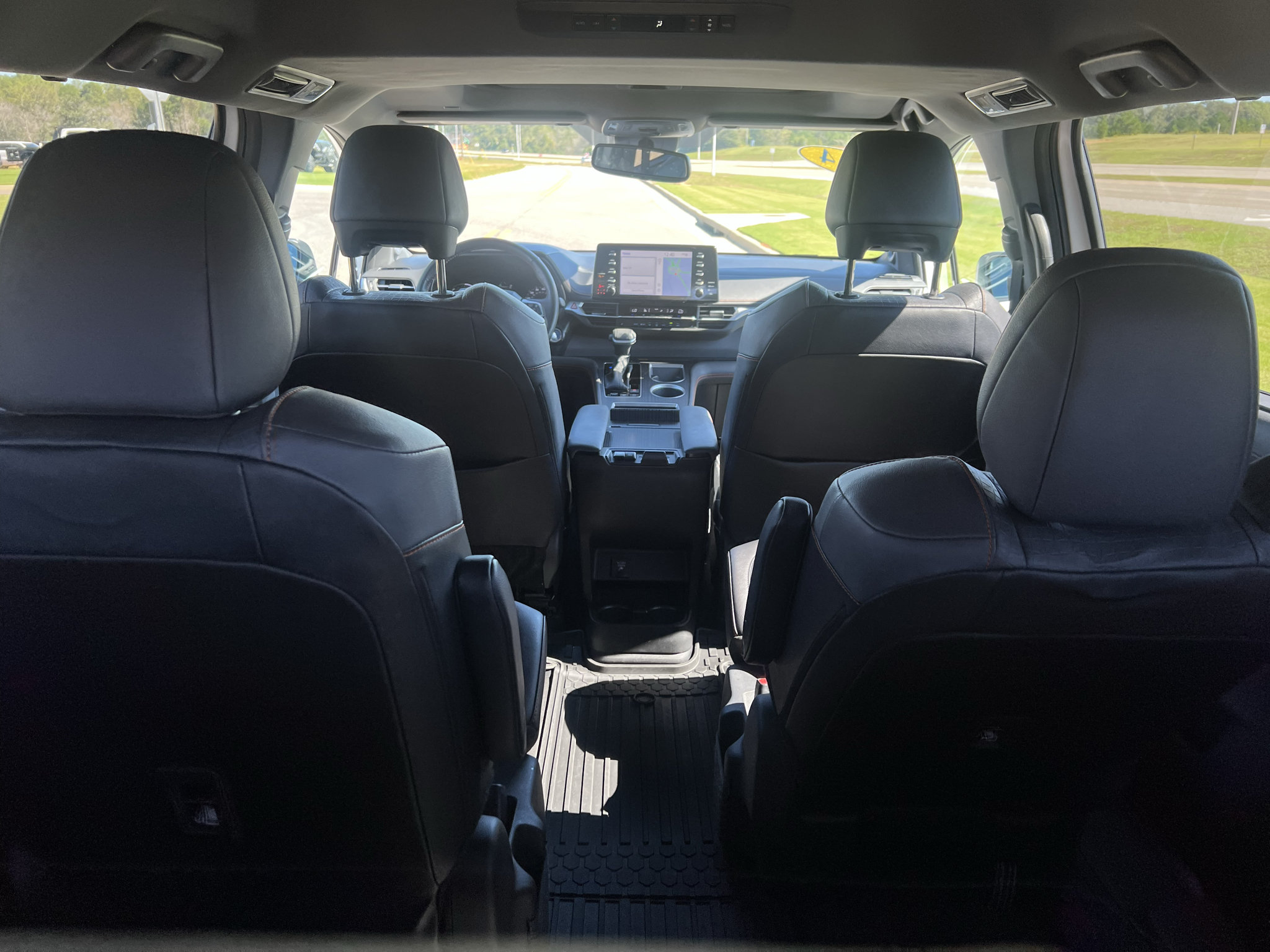 Used 2024 Toyota Sienna XSE w/ XSE Plus Package FWD image 12