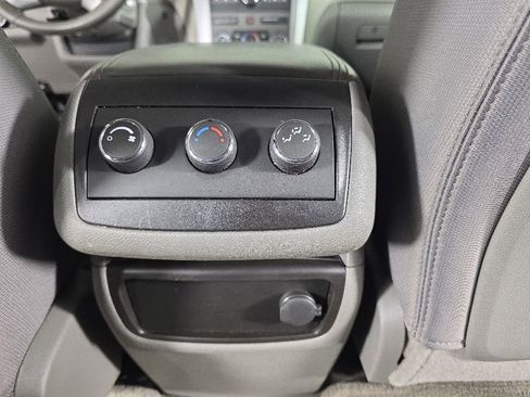 Used 2009 Chevrolet Traverse LT FWD image 32
