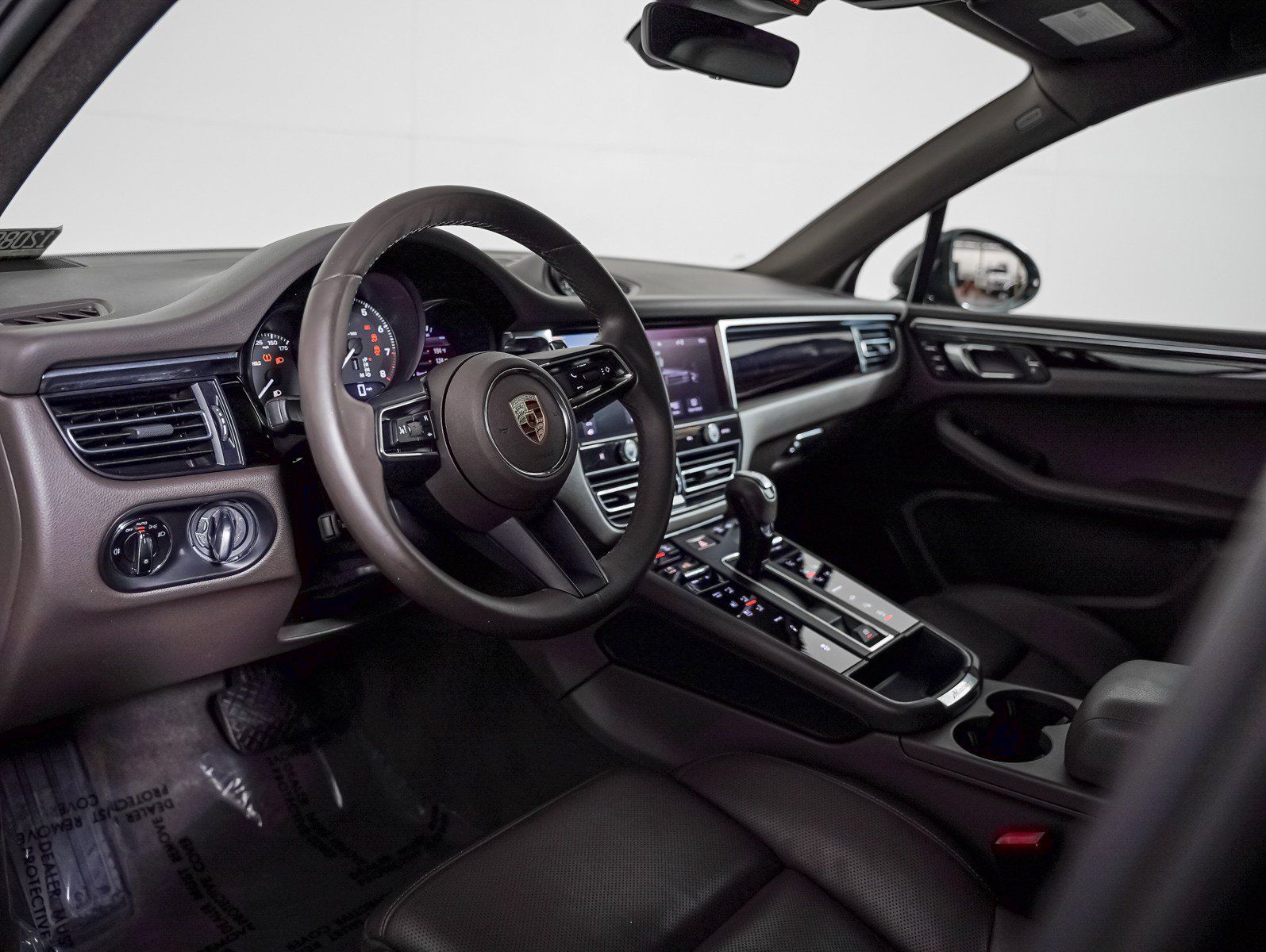 Certified 2024 Porsche Macan AWD/4WD image 4