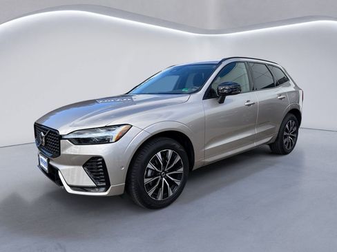 Certified 2025 Volvo XC60 B5 Plus image 7