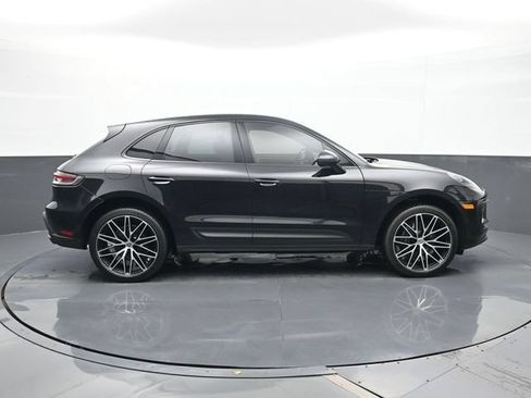 Certified 2025 Porsche Macan AWD/4WD image 24