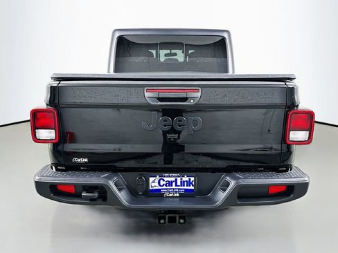 Used 2022 Jeep Gladiator Sport image 7