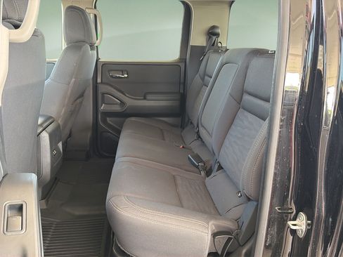 Certified 2024 Nissan Frontier SV w/ Technology Package AWD/4WD image 13