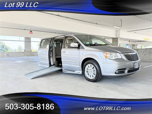 Used 2013 Chrysler Town & Country Limited w/ Luxury Group FWD image 2