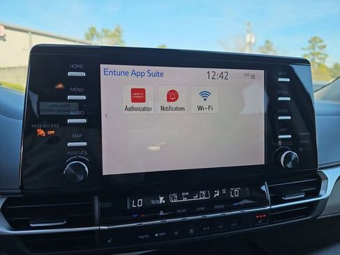 Used 2021 Toyota Sienna XLE image 25