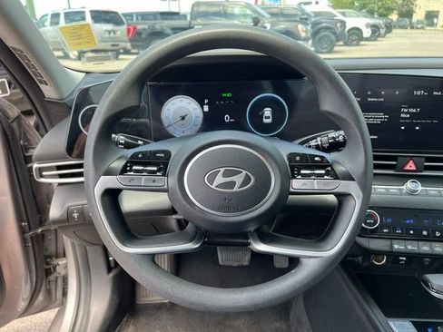 Used 2024 Hyundai Elantra SEL FWD image 24